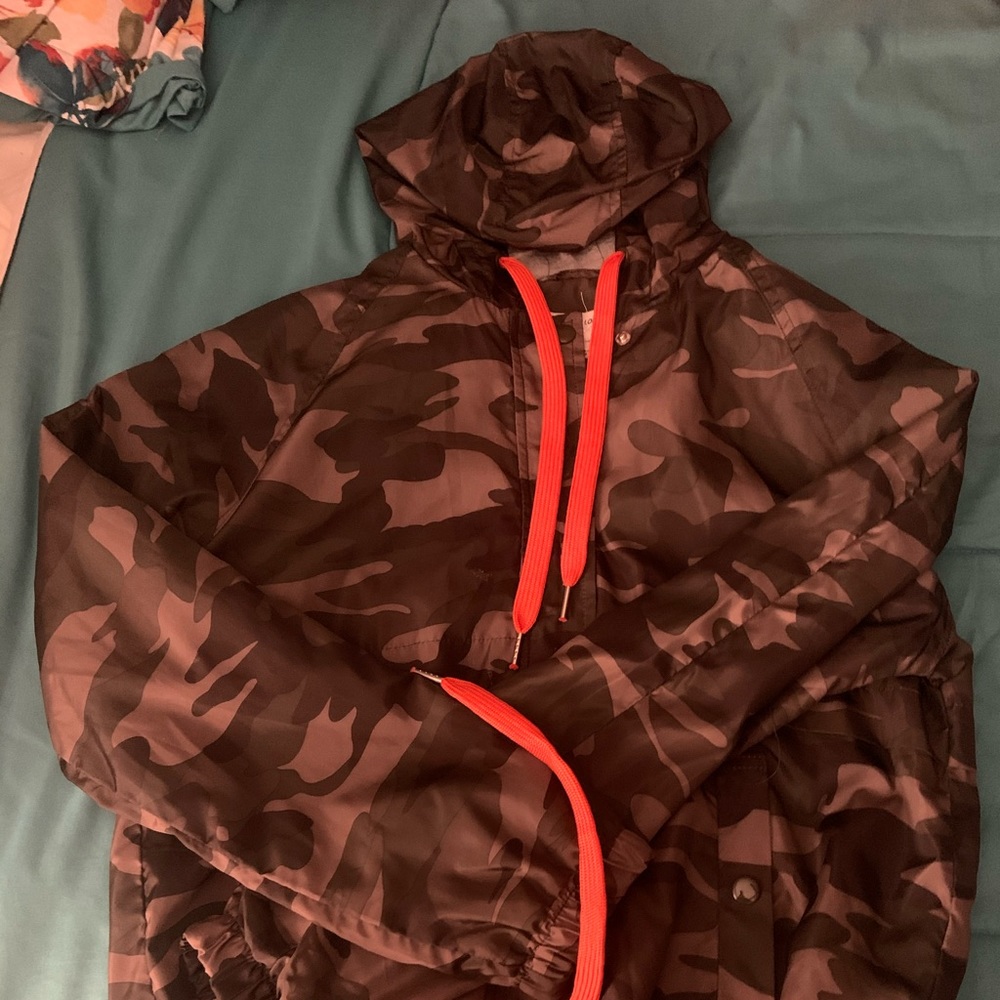 Camp wind breaker